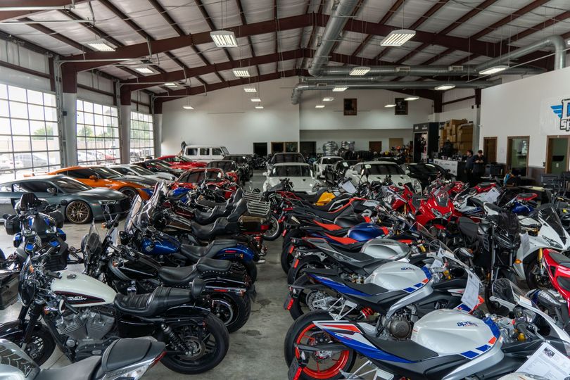 Depozitare motociclete interior